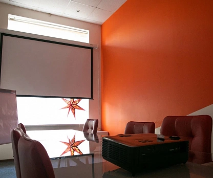 Стандартная переговорная комната